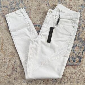 🏝️Elie Tahari white Azella jeans with pintuck design. Size 29. NWT.